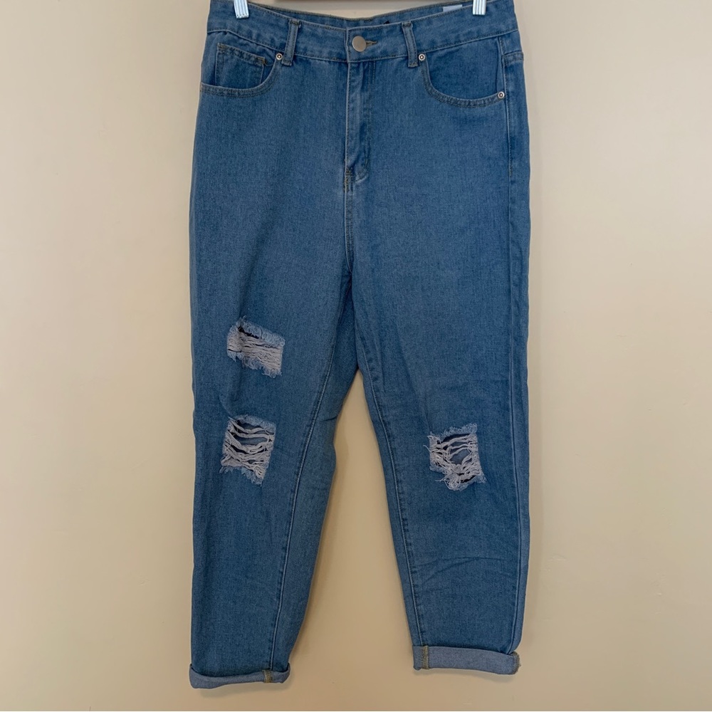 NWOT Boohoo Distressed Highwaist Boyfriend Jeans